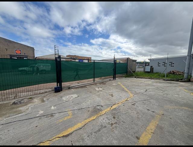 790M² WAREHOUSE TO LET IN STRAND INDUSTRIA